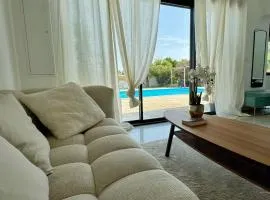 Cozy villa with private pool