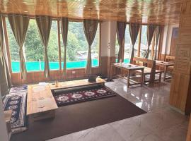 The Pahadi Soul Stay and Café, hotel v destinaci Shoja