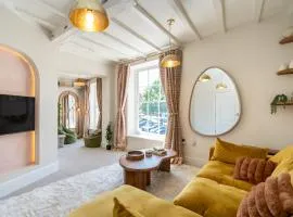 The Loft - a stylish 2-bed in prime central location - Pass the Keys