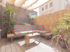 AfroBoHome, Expérience Atypique, clim, 2 à 6 personnes, Proche centre Nîmes, Garage clos, Hotel in Nimes