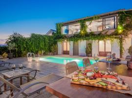 Villa Tramonto with Private Heated Pool, by ZanteWize, hotel v destinaci Volímai