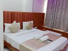 Hotel Metro AC Room