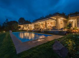 SaffronStays Swallow's Nest, hotel v destinaci Kolvan