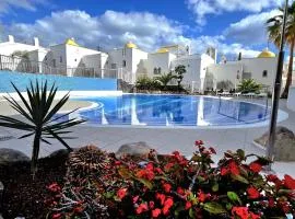 Sunny duplex with sea view of the scenic gorge