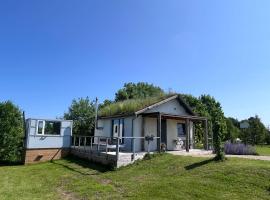 Kevade talu puhkemaja, hotel com banheiras de hidromassagem em R&auml;msi