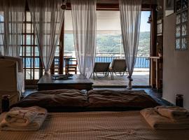 Roditses Beach Sea Front Apartments, ξενοδοχείο στη Σάμο