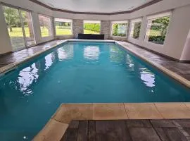 Villa avec piscine privée interieure chauffée