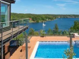 Cozy Home In Saltsjöbaden With Sauna