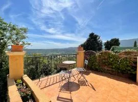 Charming little house with garden, stunning view