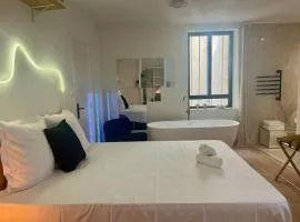 "Pandora" Studio Romantique, Baignoire,Clim, Wifi