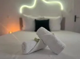 "Pandora" Studio Romantique, Baignoire,Clim, Wifi