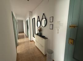 Amplio piso para 7 a 2 min de Playa Santa Marina, 4 habitaciones، فندق في ريباذيسييّا