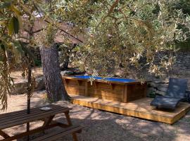 Bungalow cosy varois avec piscine soleil calme et nature, ξενοδοχείο σε Pourrières