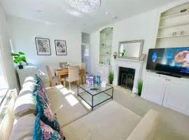 Central Hammersmith 3-Bedroom Maisonette with Private Rooftop Terrace & FREE WiFi