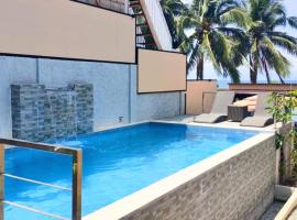 Exclusive Beachfront House with Pool, hotel en Lobo