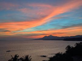 Exclusive Beachfront House with Pool、Loboのヴィラ