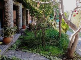 Caba&ntilde;as Los Lapachos อินน์ในChicoana