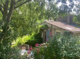 La f&eacute;licit&eacute;, hotel pantai di Duni&egrave;res-sur-Eyrieux