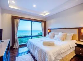 Santi Pura Residence on The Beach