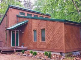 Cabin in the Pines New Hampshire Lakes Region White Mountains, hotel i Tamworth