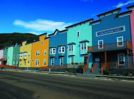 Holland America Dawson City Inn، فندق في داوسون