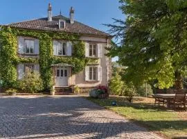 Demeure de charme avec étang privé et piscine couverte - FR-1-583-460