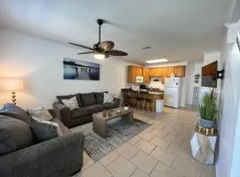 Cheerful 3 bedroom townhome Pool! Beach! Fun!