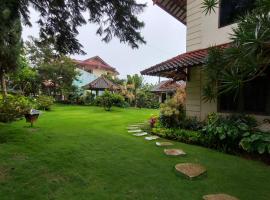 Villa Kusuma 14, Large Garden & Karaoke in Batu City, hotel in Batu