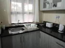 Unique Thatched Studio with pool access