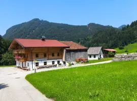 Ferienhaus Paulnhof Erl - Alpenglück für Gruppen, Freunde & Teams