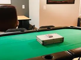 The Games House - Sleeps 8, 3 Bed, 3 Bath - Free Parking