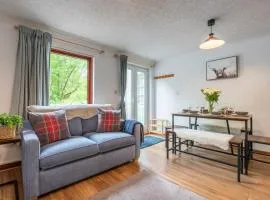 Stylish Garden Flat Near Loch Ness