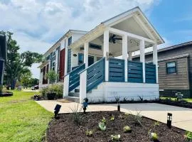 The Little Lonestar with Pool and Hot Tub