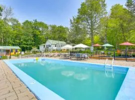 6 Mi to Bethel Woods Cabin with Pool Access