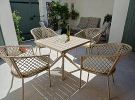 La Belle Cour: Eymet şehrinde bir otel