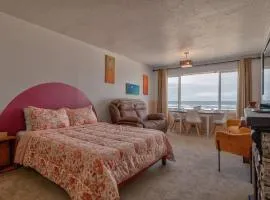 Sea Gypsy Rentals - Oceanfront Suite - Top Floor