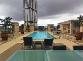 Michelangelo Towers 705- Luxury 1Bed Apartment