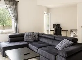Stilvolles Apartment mit zwei Bädern Terrasse und Parkplatz nahe Rhein und Bonn Zentrum