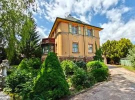 Vila Mezi Časy