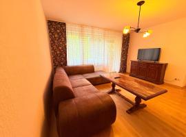 Altmodische 3 Zimmer Wohnung, family hotel in Monheim