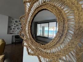 Mahdia apartment with sea view, hotel med parkering i Hiboun