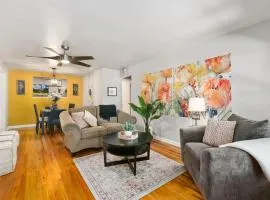 Urban Nest - Garage, Sunroom & Fenced Yard