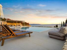 Momento Suites, hotel v destinaci Vlachata