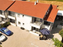 Apartment Lukas, hotel in Zaton