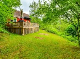 Mtn-View Deck and Grill Creekside Catskills Cabin!