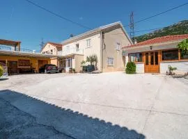 Lovely Apartment In Ponikve