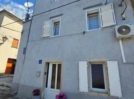 Apartmant Bionda Novi Vinodolski, cozy and nice apartment for 4 people in the city center