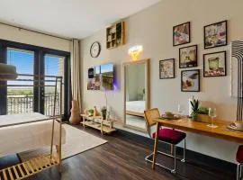 6min to Domain,12min DT, Balcony and Free Parking