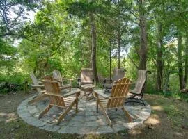 Walk to Beach and Lighthouse Oak Bluffs Studio!