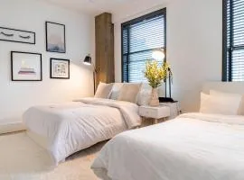 Stylish loft 2 queens & 2 sofas